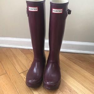 maroon hunter boots